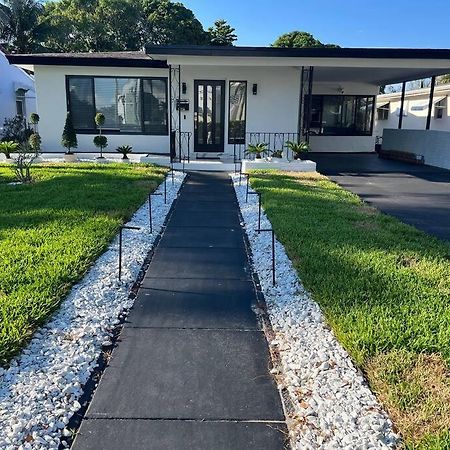 Modern Tropical Oasis With Arcade, Hottub & Minigolf Villa Hollywood Eksteriør billede