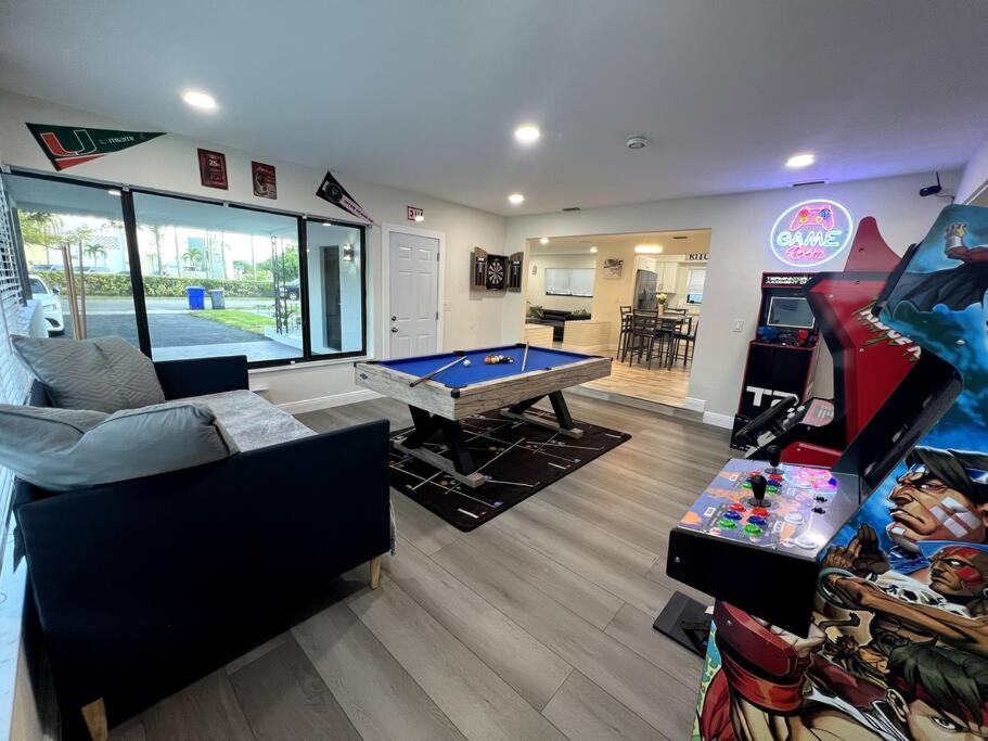 Modern Tropical Oasis With Arcade, Hottub & Minigolf Villa Hollywood Eksteriør billede