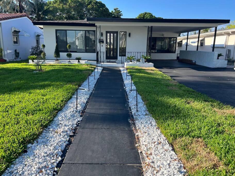 Modern Tropical Oasis With Arcade, Hottub & Minigolf Villa Hollywood Eksteriør billede
