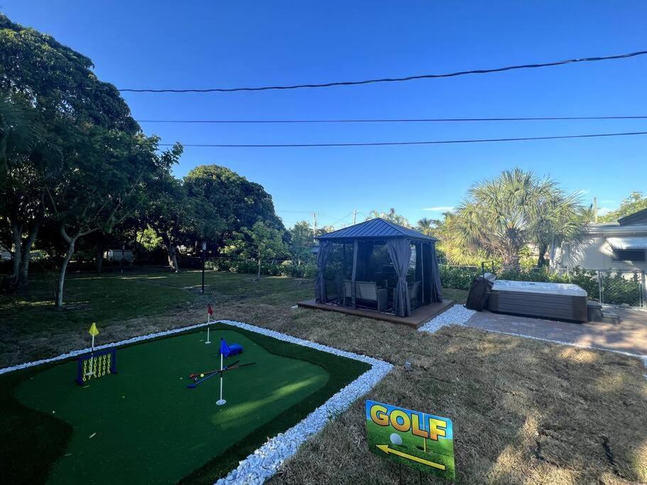 Modern Tropical Oasis With Arcade, Hottub & Minigolf Villa Hollywood Eksteriør billede